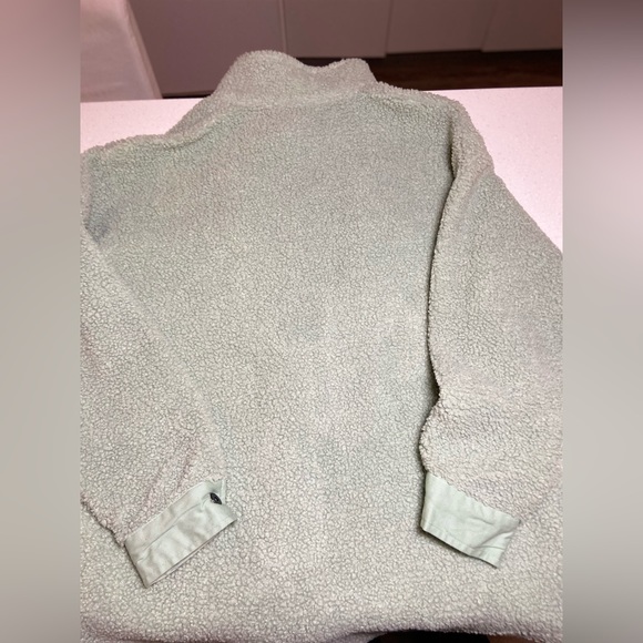 Fluffy sage green jacket 🍵 - Picture 3 of 3